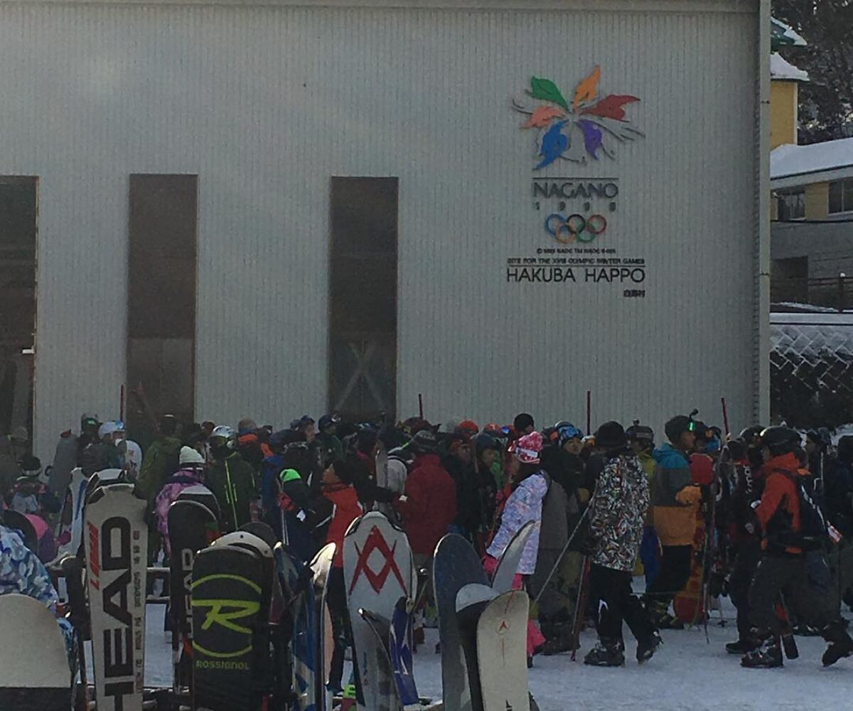 混んでる、雪ない