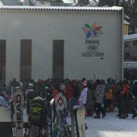 混んでる、雪ない