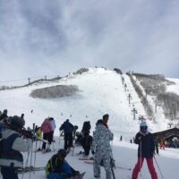 混んでる、本当に雪ない(笑)